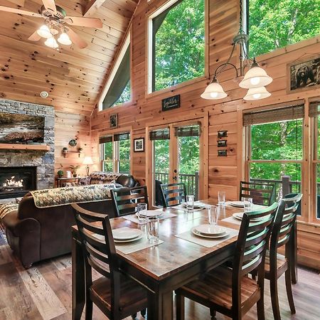 Peaceful Family Cabin With Hot Tub, Game Room, & More! Sevierville Bagian luar foto
