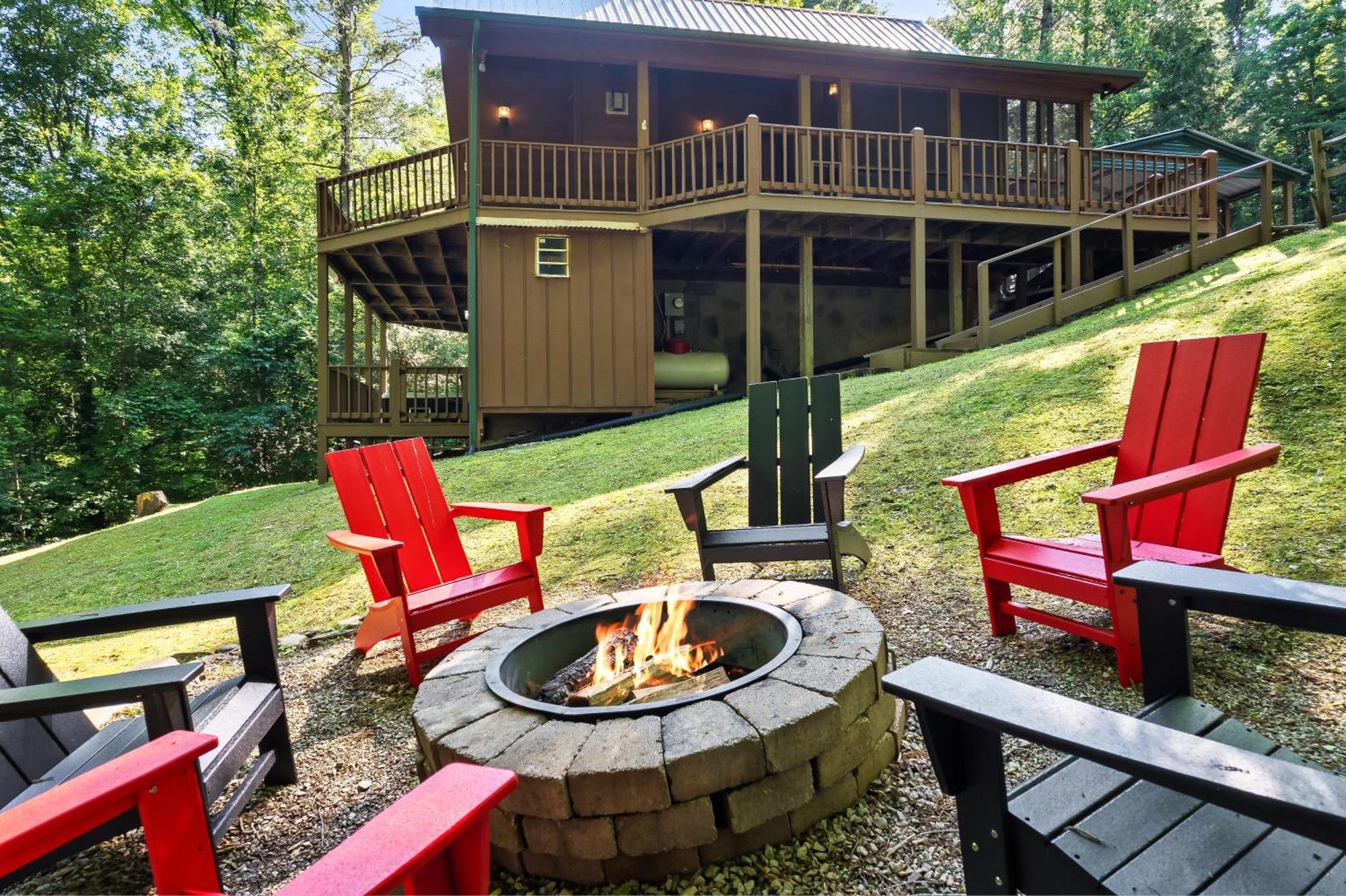Peaceful Family Cabin With Hot Tub, Game Room, & More! Sevierville Bagian luar foto