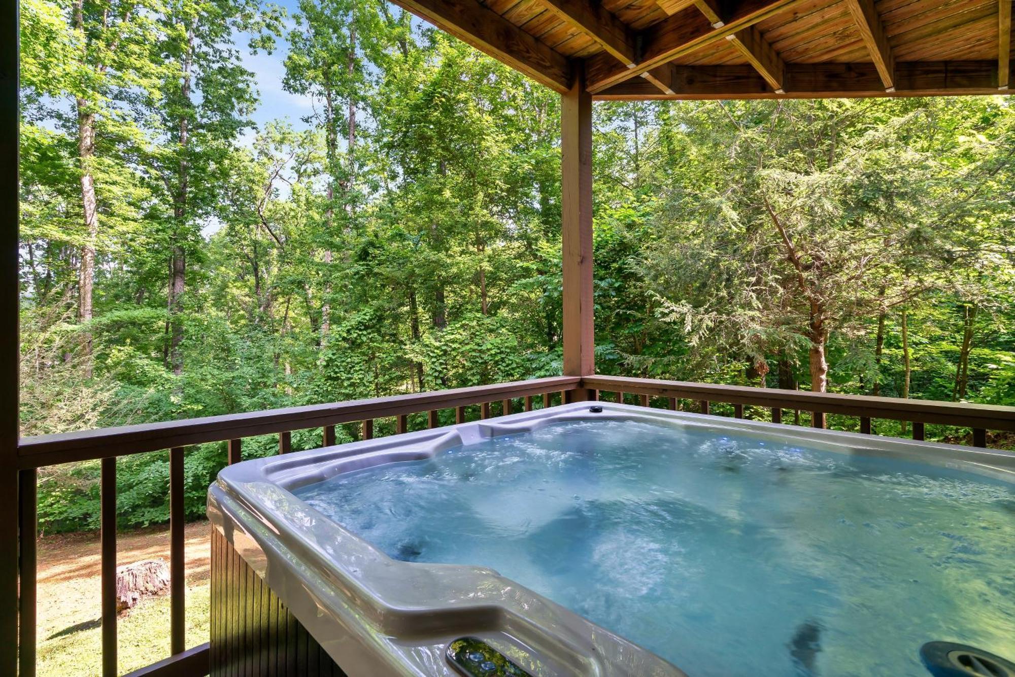 Peaceful Family Cabin With Hot Tub, Game Room, & More! Sevierville Bagian luar foto