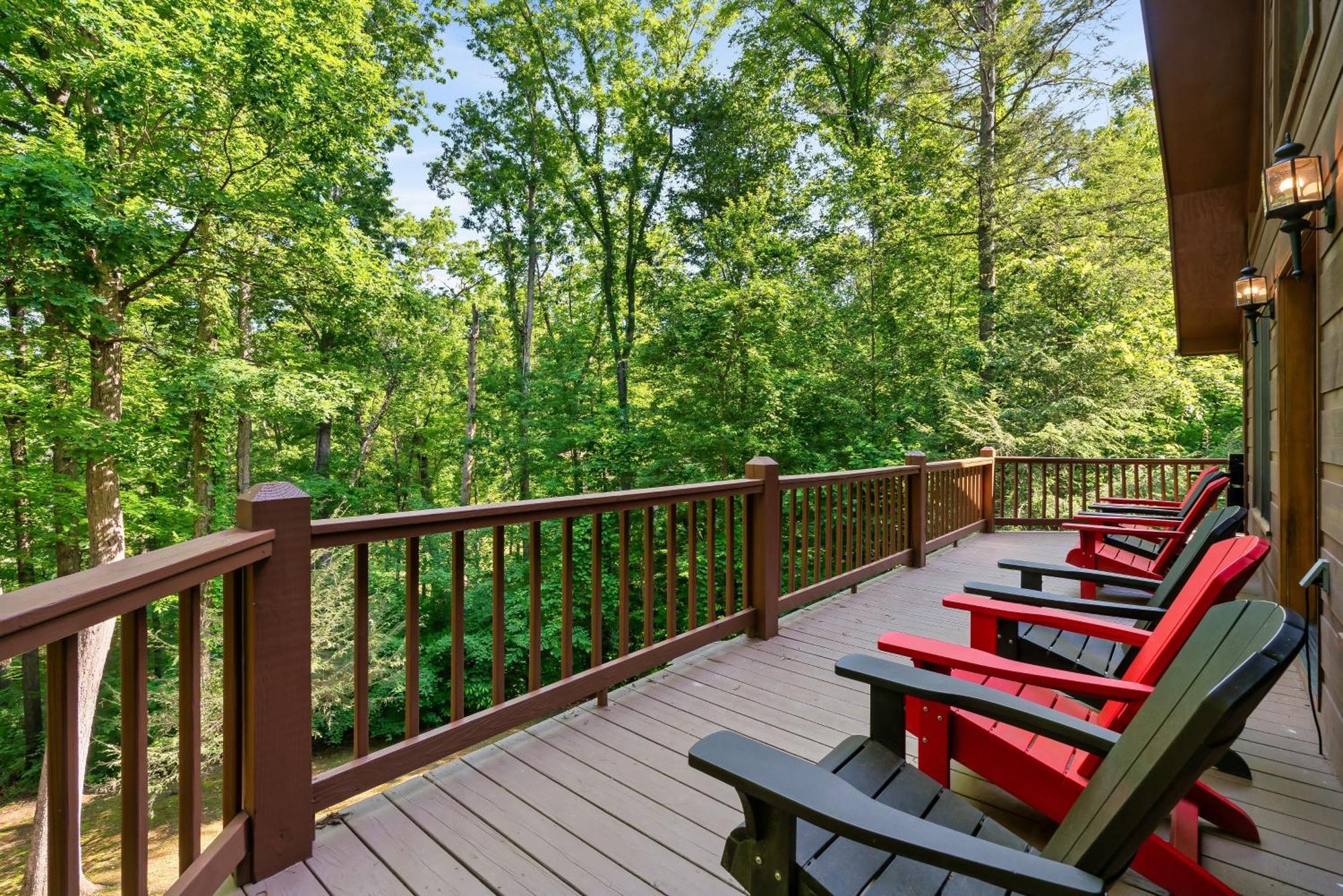 Peaceful Family Cabin With Hot Tub, Game Room, & More! Sevierville Bagian luar foto