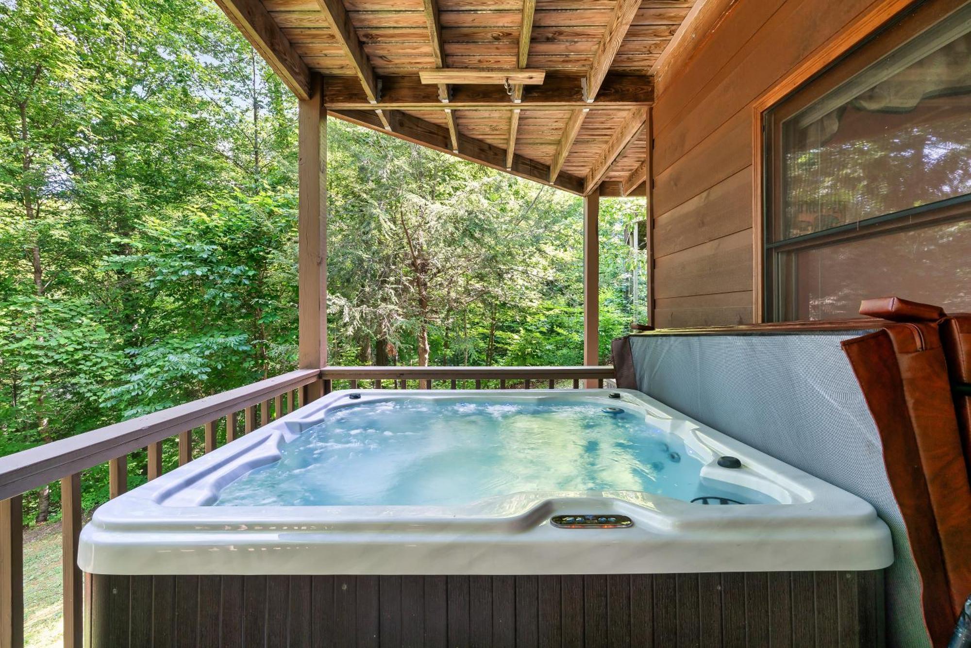 Peaceful Family Cabin With Hot Tub, Game Room, & More! Sevierville Bagian luar foto