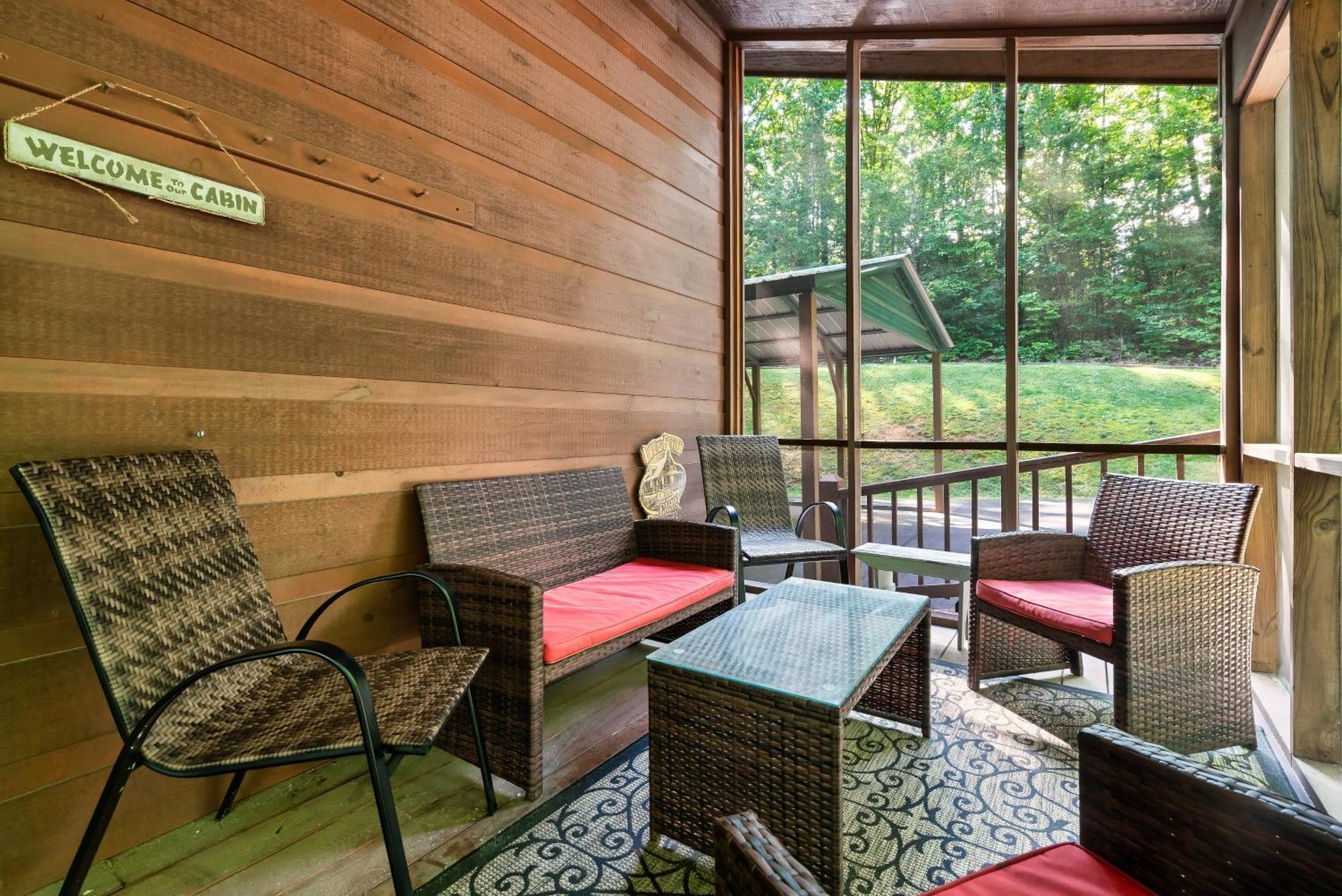 Peaceful Family Cabin With Hot Tub, Game Room, & More! Sevierville Bagian luar foto