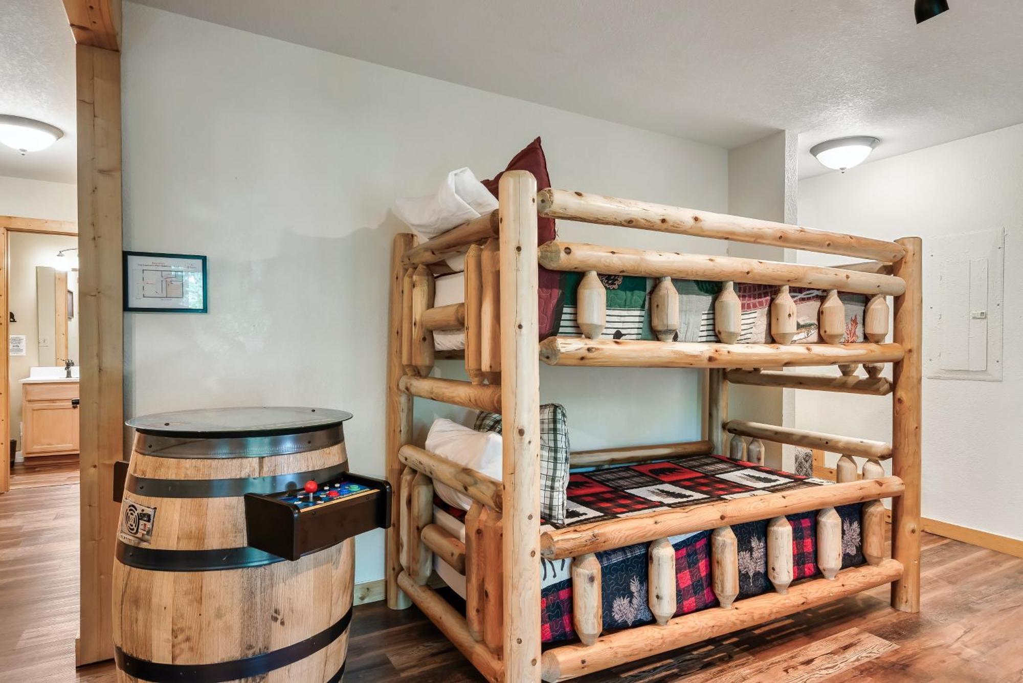Peaceful Family Cabin With Hot Tub, Game Room, & More! Sevierville Bagian luar foto