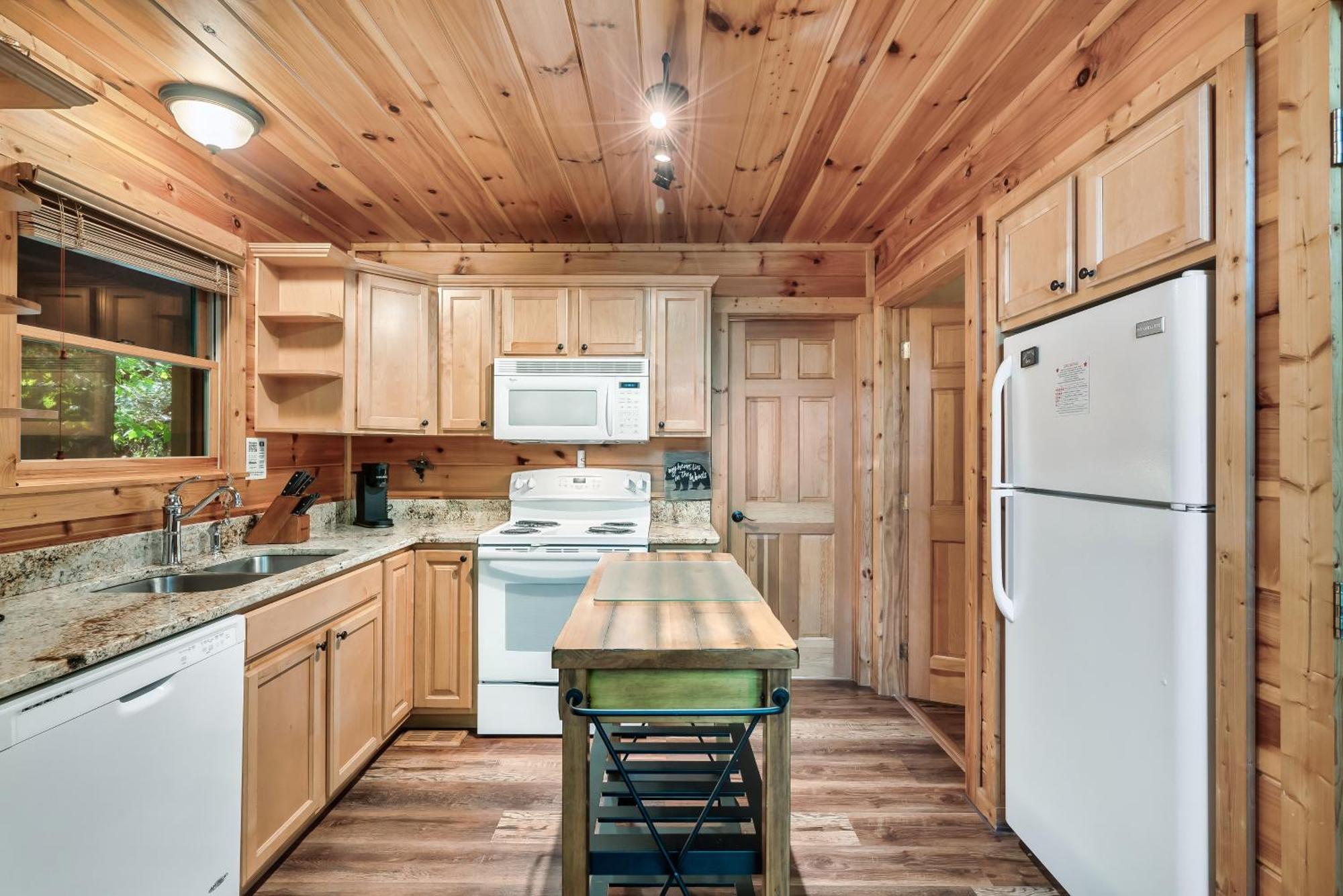 Peaceful Family Cabin With Hot Tub, Game Room, & More! Sevierville Bagian luar foto